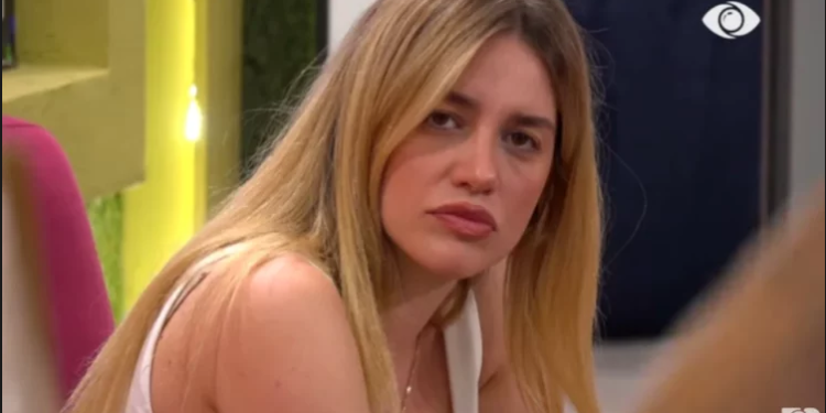 Banorët përballë pyetjeve/ Heidi tregon ëndrrën e saj në sirtar