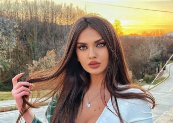 Beatrix si ‘peshk’, sjell foto nga pushimet