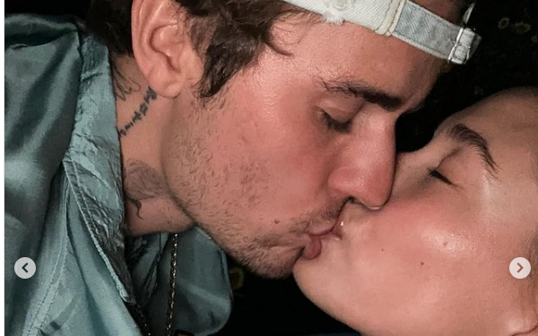 Hailey Bieber është në pritje të ëmbël