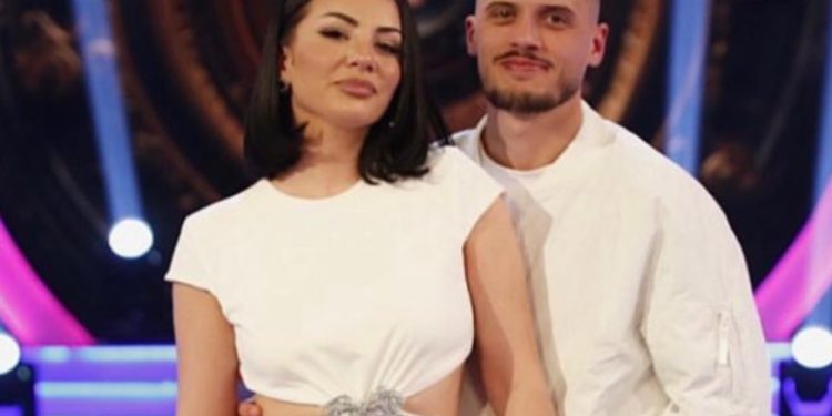 Planet për dasëm,gjinia e bebit dhe me kë ish-banor nuk flet:Rrëfehet Sara