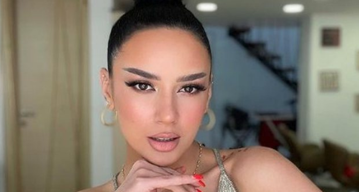 Bora Zemani “tërbon” fansat me fotot e saj provokuese, publikon pamje me bikini gjatë pushimeve (Foto)