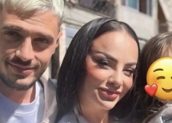 Bardhi përlotet teksa sheh fustanin e bebushes, Sara ndan videon emocionuese