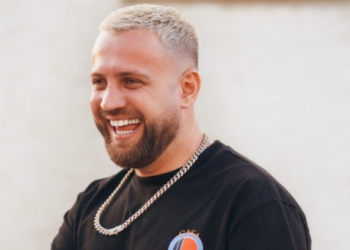 Siç flejmë ashtu edhe zgjohemi”- Luiz Ejlli ndan me ndjekësit momentin e ëmbël me vajzën e tij