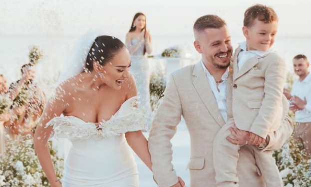 Dy gëzime në një ditë, Klea Huta emocionon me urimin për ditëlindjen e të birit!