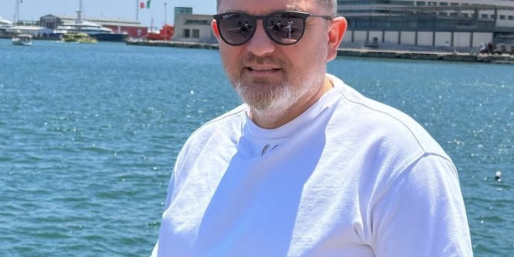 Nuk fitoi 100 mijë Euro, Juli i kundërpërgjigjet fansave: Flini rehat bashkë me E dhe R…