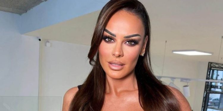 Ja kujt i kërkon Xhuli që t’i bashkohet në shtrat