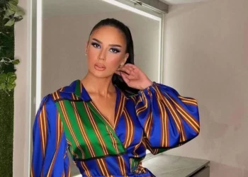 Bora Zemani sjell foto e veshur me bikini të bardha