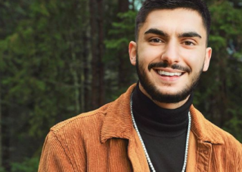 Butrint Imeri nuk ndalet, publikon pamje nga shtrati me tetë vajza