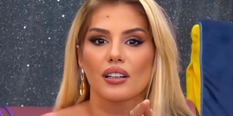 Ja pas kujt qëndron Ilnisa Agolli