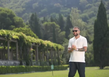 Luizi në hallë më armiqtë, ka diçka për të iu thënë