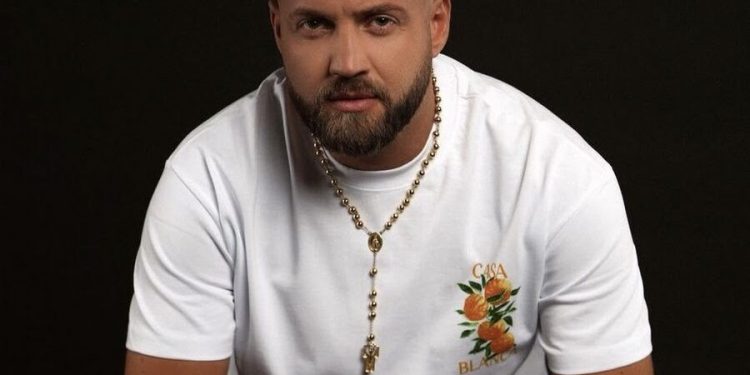 Çfarë i ndodhi? Luiz Ejlli shfaqet me shenja në kokë (Foto)