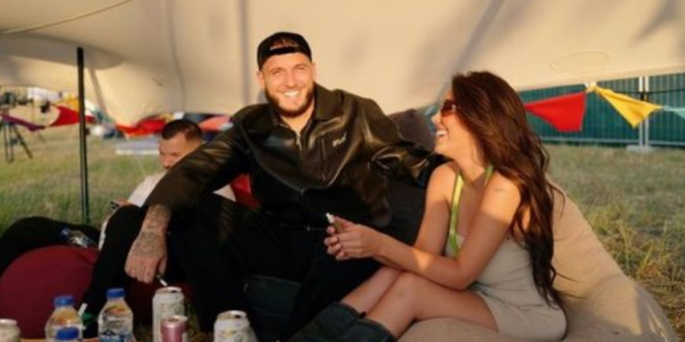 Lotina dhe Mozzik shfaqen më të dashuruar se kurrë, dedikimet romantike s’mungojnë