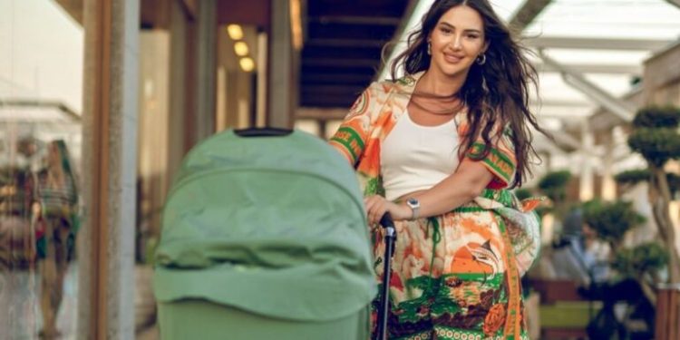 Kiara del për kafe me vajzën e saj Lunën, kaq bukur po duken nënë e bijë