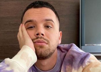 Zbulohet vajza misterioze në krah të Ylli Limanit