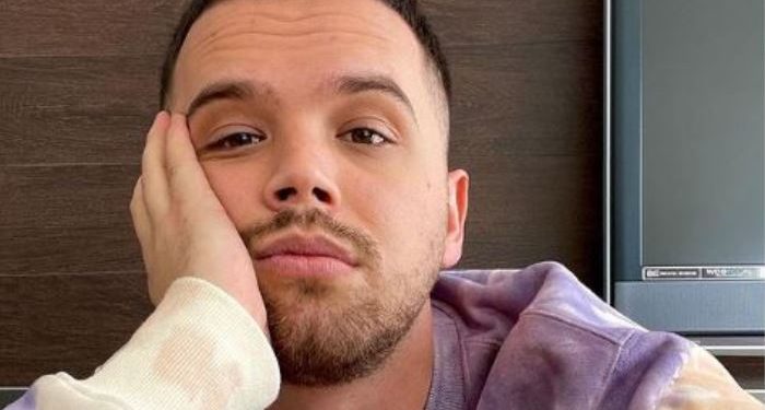 Zbulohet vajza misterioze në krah të Ylli Limanit