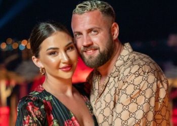 Befason Kiara, publikon foto në momente intime me Luizin derisa ndodhen në pushime