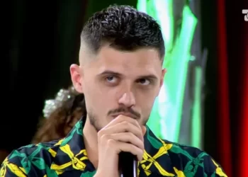 Dedikim për vajzën që pritet të vijë në jetë, Bardhi zbulon detajet: Emri tek kënga…