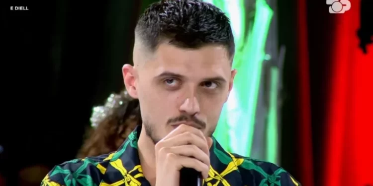 Dedikim për vajzën që pritet të vijë në jetë, Bardhi zbulon detajet: Emri tek kënga…