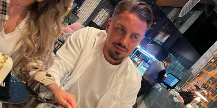 U përfol se Blero u ribashkua me “bebin”, reagon për herë të parë këngëtari