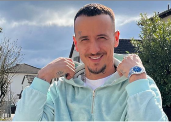 Getinjo publikon foto me të dashurën e re