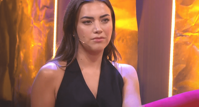 Puthja në buzë dhe romanca me mashkullin misterioz, reagon Sara Hoxha pas videos së bujshme