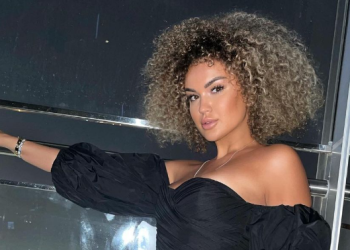 Arta Elezaj ekspozon gjoksin në bikine