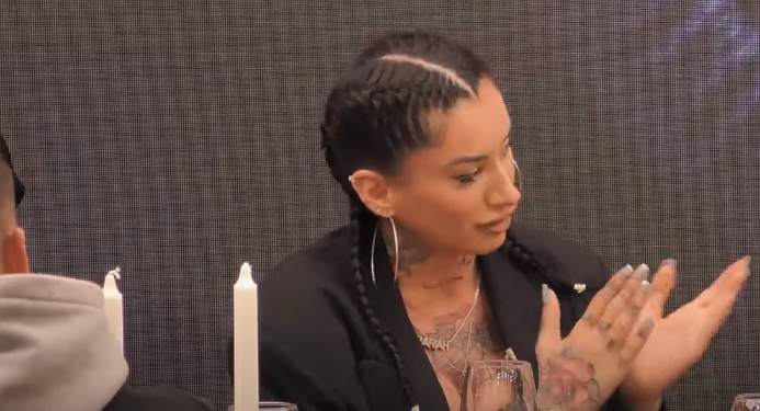 Alby ia fotografon të pasmet të dashurit, thotë se ia admiron