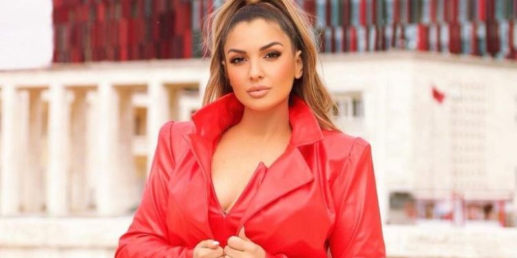 Olsa Muhameti publikon fotografi nga studioja e “Big Brother VIP Kosova”, ja si duket