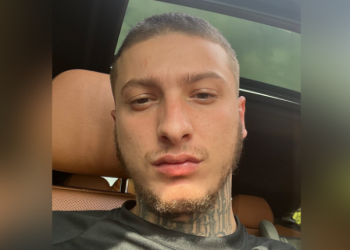 Fero fillon mëngjesin me një foto të vajzës