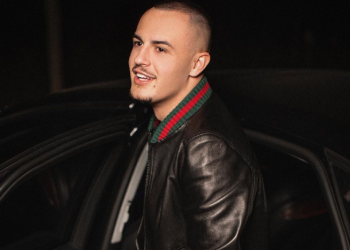 Don Xhoni i nënshtrohet një intervenimi, shihet i shtrirë në spital