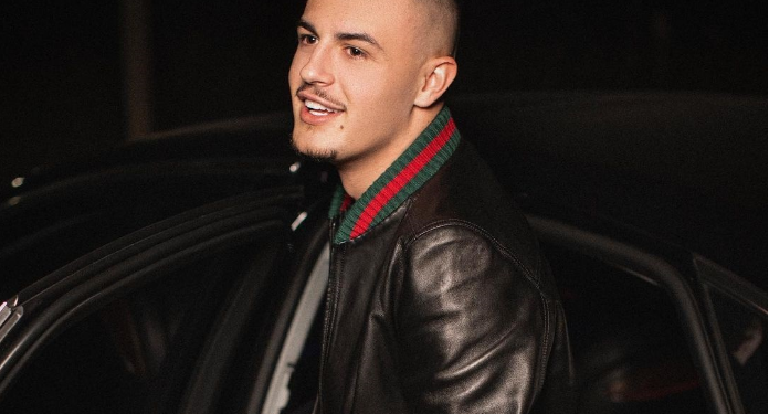 Don Xhoni i nënshtrohet një intervenimi, shihet i shtrirë në spital