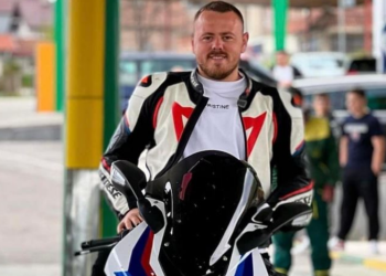 “Dashuri e cila ia mori jetën”: Ky është motoçiklisti që u vetaksidentua për vdekje