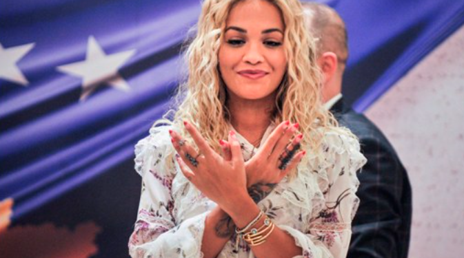 Rita Ora paralajmëron këngë në gjuhën shqipe?