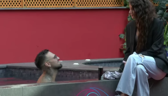 Shkëmbehet ‘puthja’ e parë në BBVK 3