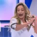 E papritur në studio, akrobatja i vendos Bieta Sulos gjarpërin mbi kokë