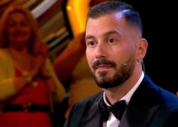 Romeo i penduar për ‘ndarjen’ nga Heidi, bën këtë dedikim