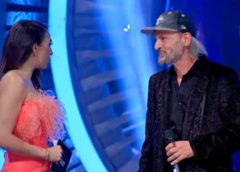 Ende pa u bërë 24 orë, këngëtari që hyri paralajmëron se do ta lë shtëpinë, kjo është arsyeja