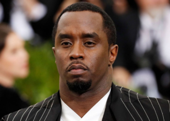 Dalin pamjet e krevatit gjigant të Diddy-t në oborrin e shtëpisë së tij