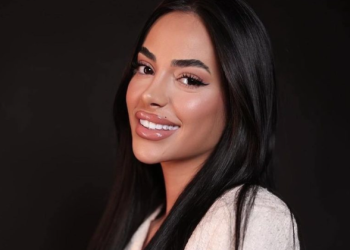 Kader Kicaj mahnit me elegancë në fotografitë e publikuara së fundi