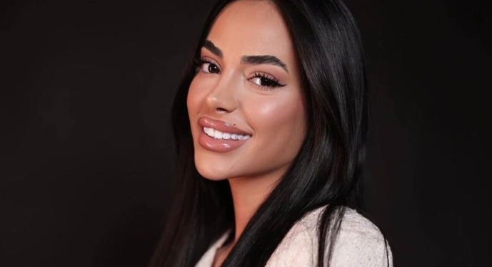 Kader Kicaj mahnit me elegancë në fotografitë e publikuara së fundi