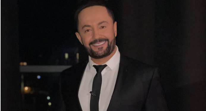 Sinan Hoxha ia bën përhajër Xhamisë së Namazgjasë, shkon me familje