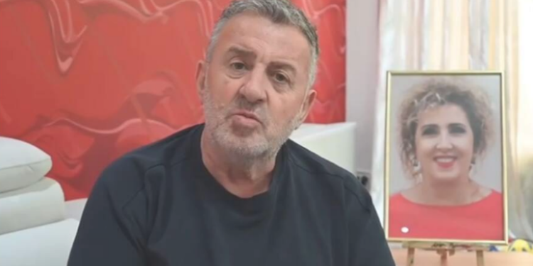 Nisi spektaklin e ri, Agron Llakaj i pikëlluar për mungesën e Kostandinës