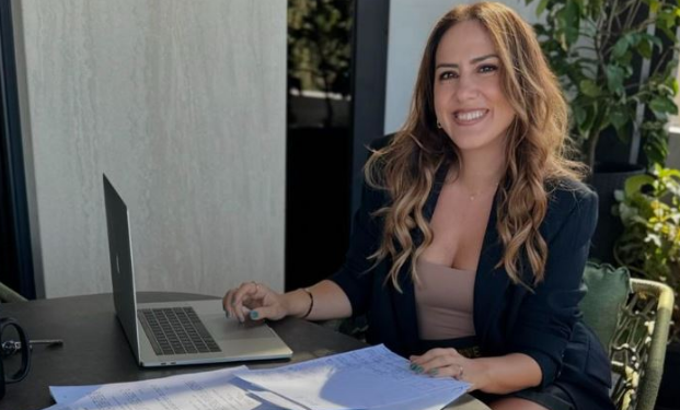 Arbana Osmani zhgënjehet nga ekranit, vendos të hapë podcast