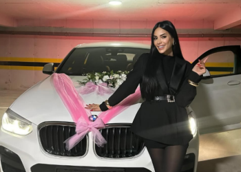 Kaderi bëhet me veturë luksoze