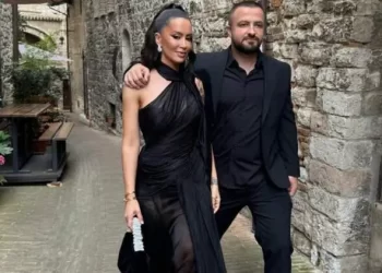 Dafina marrëzisht e dashuruar me partnerin, ndan momentin kur ajo “i propozon”