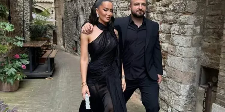 Dafina marrëzisht e dashuruar me partnerin, ndan momentin kur ajo “i propozon”