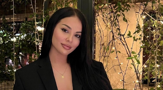 Shijon muajt e fundit të shtatzënisë – Sara Gjordeni shkëlqen në fotosesionin e ri