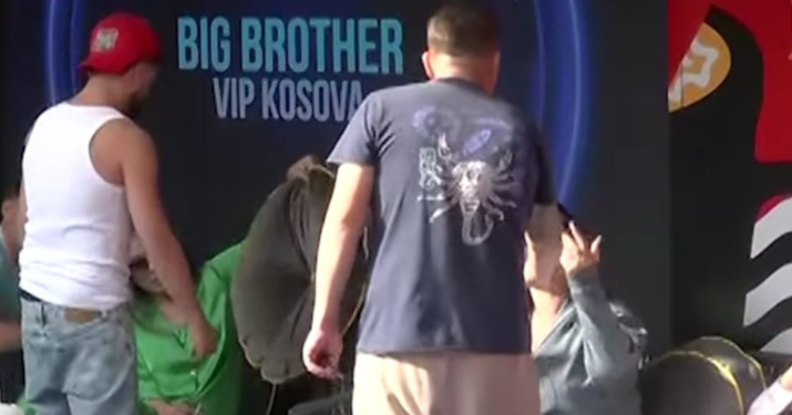 “Më kujton Fifin e shëndoshë”- Rezarti buIIizon banoren e BBVK (Video)