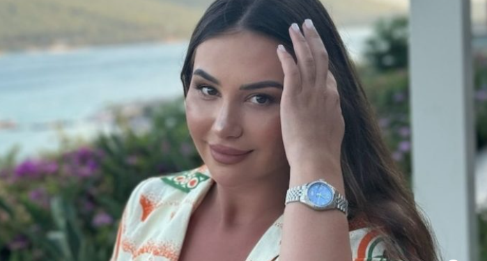 Me flokët kaçurrela dhe buzët e kuqe, Kiara Titon nuk e kemi parë kurrë kaq yll