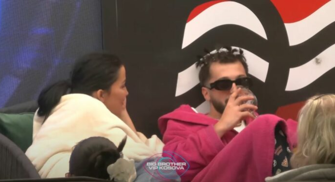 Xheneta dhe Gjesti ndajnë puthjen e parë në BBVK